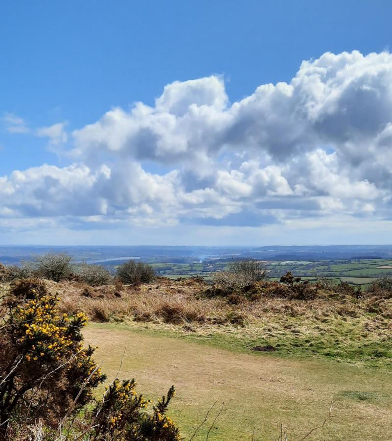 Summit Camping Kit Hill Cornwall Panoramic Views Grass Pitch From 15Pn Or Bella Bell Tent 75Pn Callington Zewnętrze zdjęcie