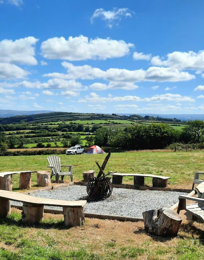 Summit Camping Kit Hill Cornwall Panoramic Views Grass Pitch From 15Pn Or Bella Bell Tent 75Pn Callington Zewnętrze zdjęcie
